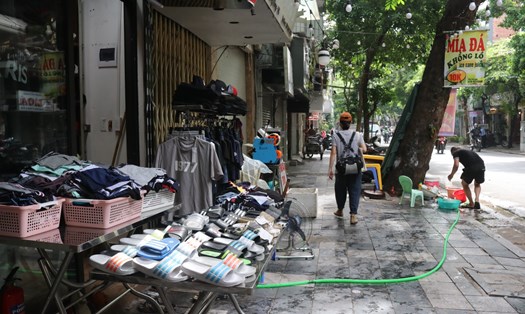 Cơn lốc trả mặt bằng tiền tỉ ở phố cổ Hà Nội lan rộng trên các tuyến phố Hàng Bông, Mã Mây, Tạ Hiện... Ảnh: Thu Giang