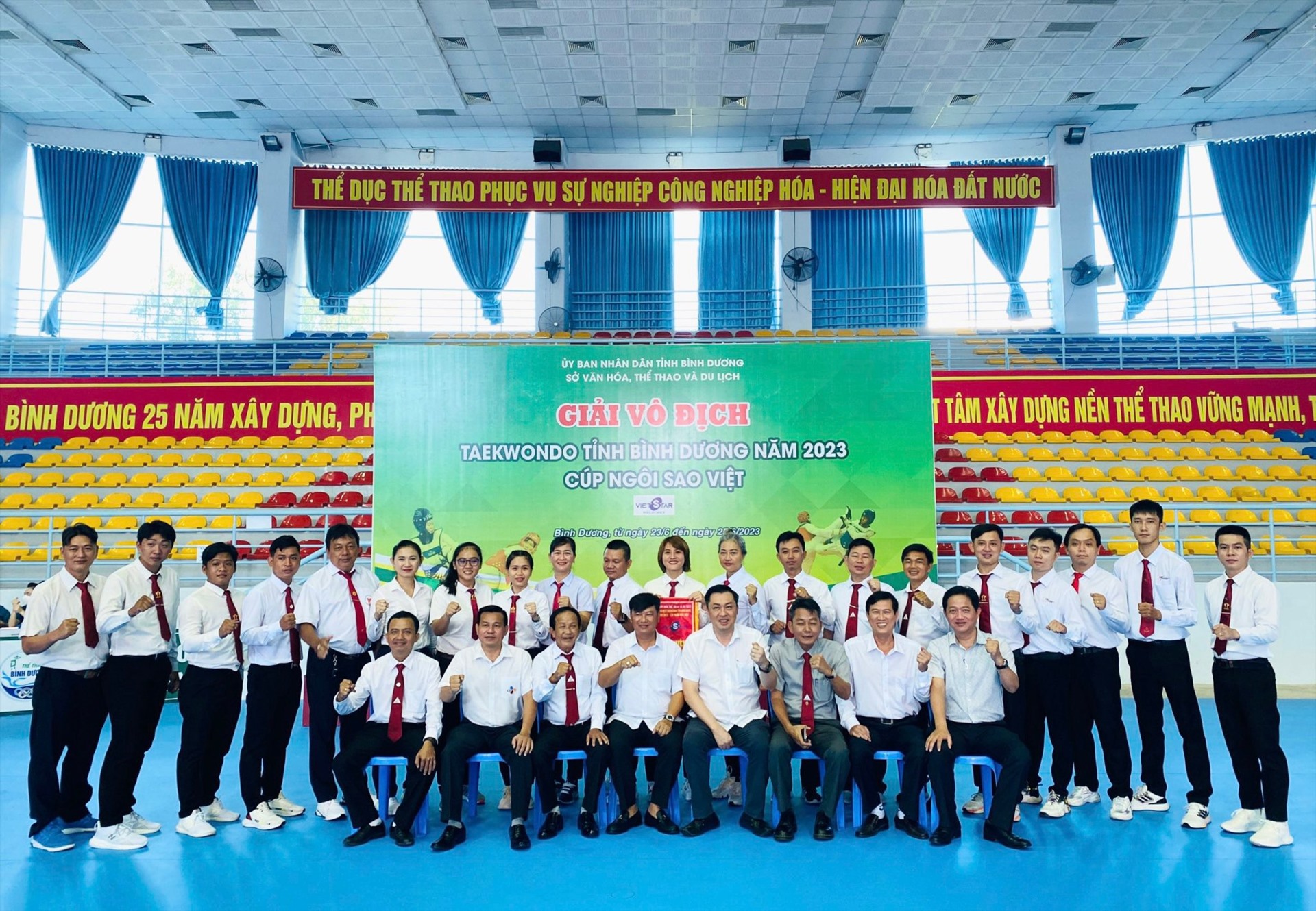 Các trọng tài làm nhiệm vụ tại giải vô địch taekwondo tỉnh Bình Dương 2023. Ảnh: Sở VHTTDL Bình Dương