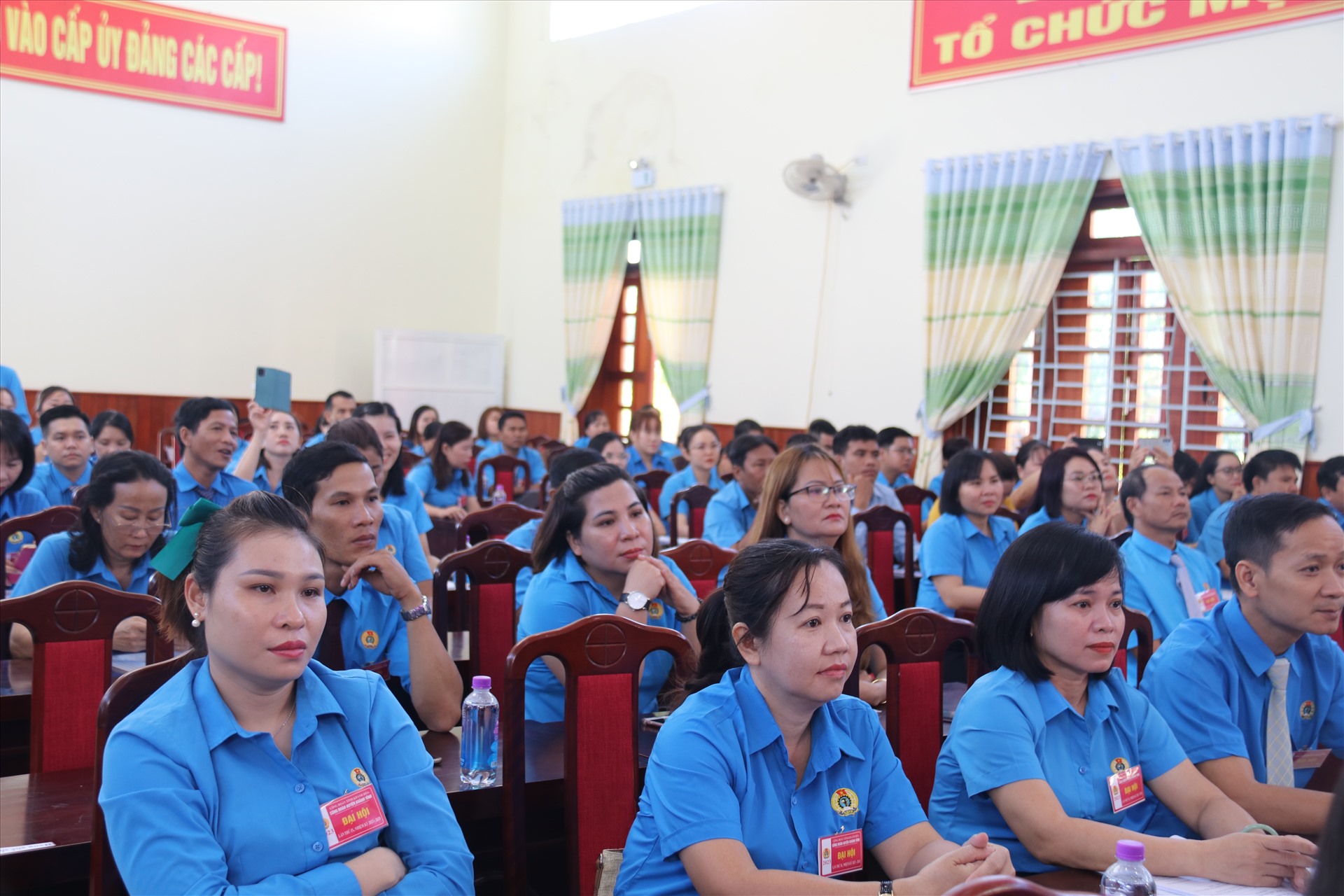 160 đại biểu đại diện cho tiếng nói của đoàn viên, người lao động huyện Khánh Vĩnh tham dự đại hội. Ảnh: Phương Linh