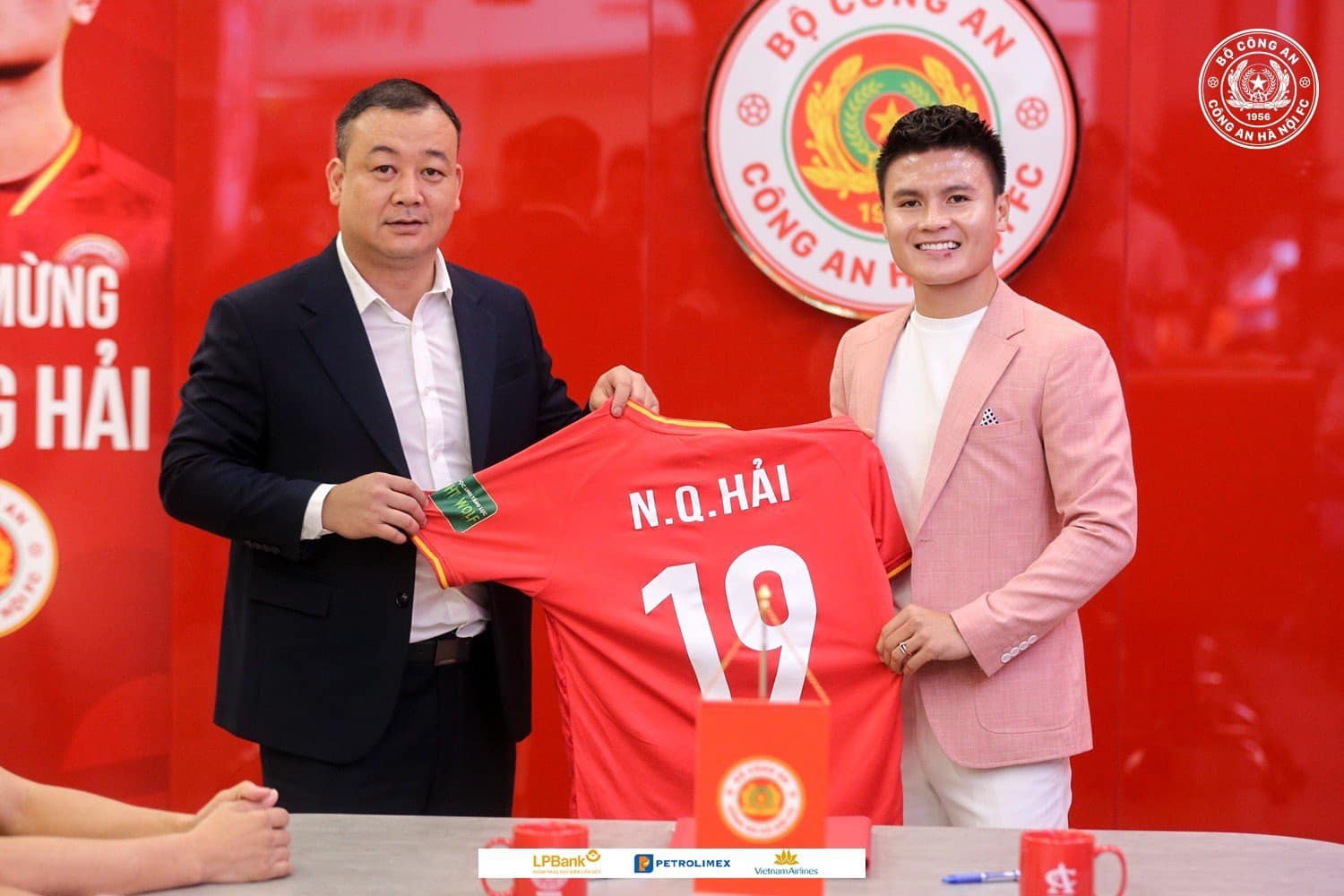 Tiền vệ Quang Hải sẽ khoác áo số 19 tại câu lạc bộ Công an Hà Nội. Ảnh: CAHN FC