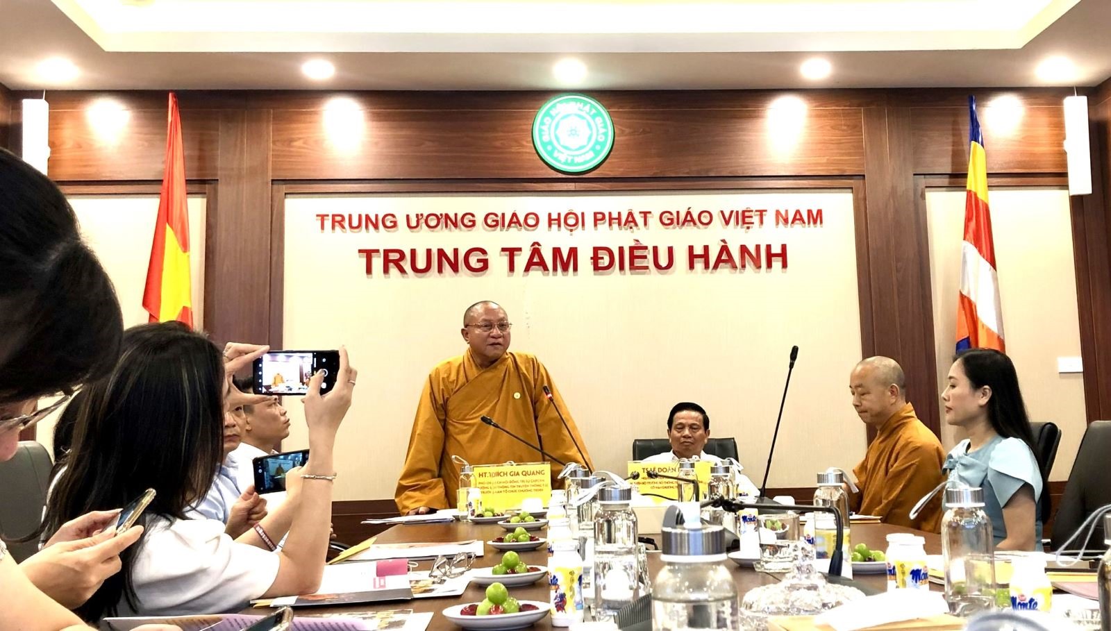 Hòa thượng Thích Gia Quang chi sẻ thông tin chương trình giao lưu nghệ thuật “Vu Lan - Đạo hiếu và dân tộc năm 2023”. Ảnh: BTC