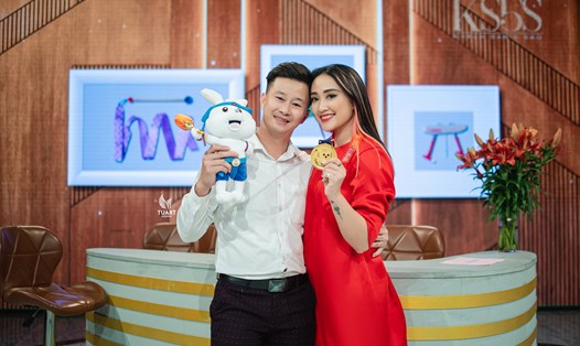 Vợ chồng HLV Trương Minh Sang và Thu Hà tham gia chương trình "Khách sạn 5 sao". Ảnh: VTV