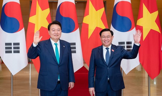 Chủ tịch Quốc hội Vương Đình Huệ và Tổng thống Hàn Quốc Yoon Suk Yeol. Ảnh: Hải Nguyễn