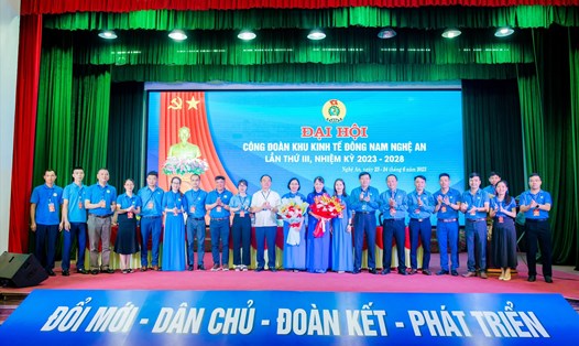 Ra mắt Ban Chấp hành công đoàn Khu kinh tế Đông Nam nhiệm kỳ 2023 -2028. Ảnh: Quỳnh Trang