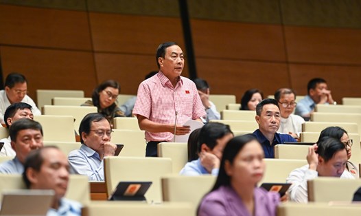 Đại biểu Quốc hội Phạm Văn Hòa nêu ý kiến thảo luận tại hội trường. Ảnh: Phạm Đông