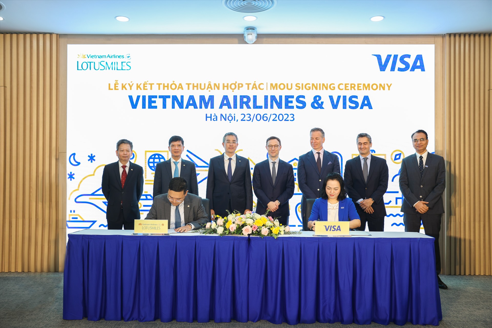 Lễ ký kết thỏa thuận hợp tác giữa Tổng Công ty Hàng không Việt Nam - Vietnam Airlines và Visa. Ảnh: Doanh nghiệp cung cấp