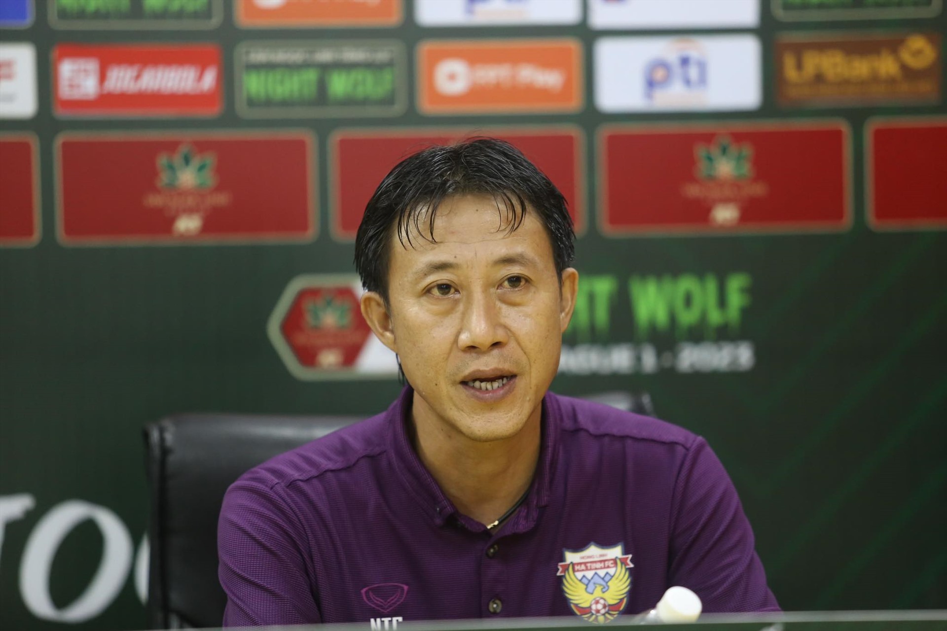 Huấn luyện viên Nguyễn Thành Công nhận trách nhiệm về mình sau trận thua của Hồng Lĩnh Hà Tĩnh. Ảnh: Minh Dương