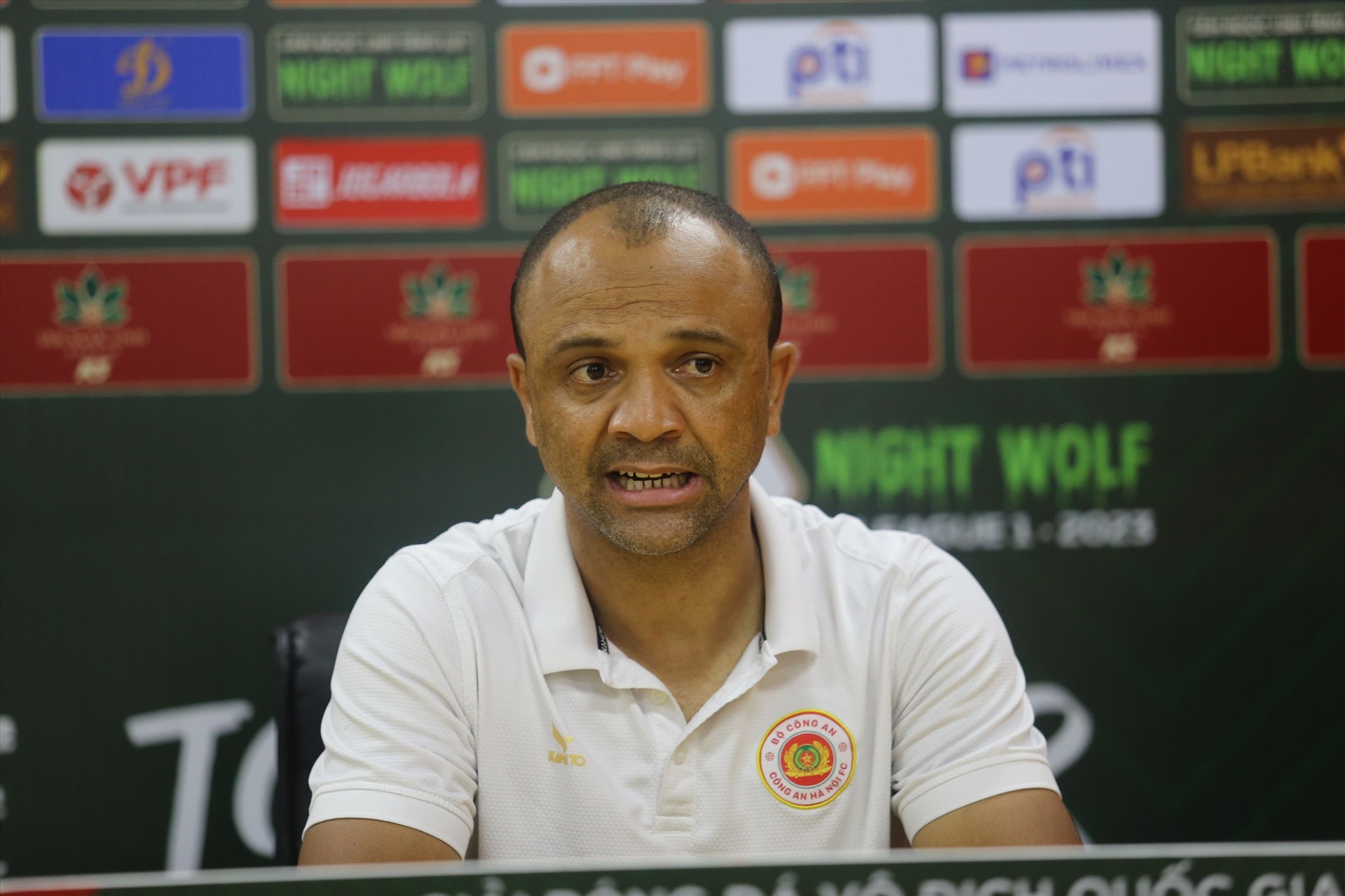 Huấn luyện viên Flavio bày tỏ sự lạc quan về sự có mặt của tiền vệ Quang Hải trong đội hình Công an Hà Nội. Ảnh: Minh Dương