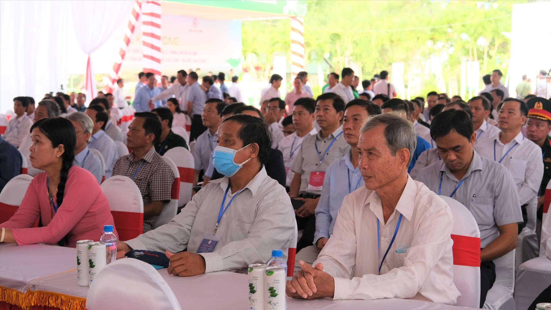 Nhiều lãnh đạo, nguyên lãnh đạo và người dân tỉnh Đồng Tháp tham dự lễ khởi công. Ảnh: Phong Linh