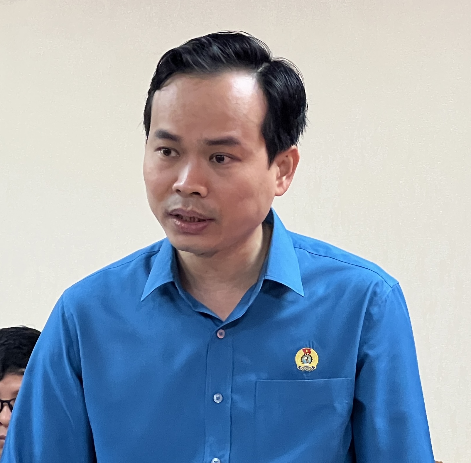 Ông Nguyễn Duy Minh đóng góp ý kiến vào nội dung Điều lệ Công đoàn Việt Nam. Ảnh: Kiều Vũ