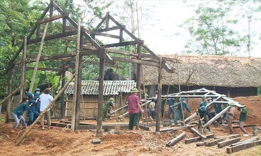 Xóa nhà dột nát cho hộ nghèo ở Tuyên Quang. Ảnh: Bảo Nguyên