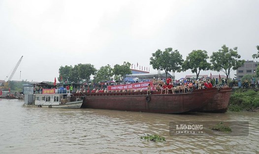 Giải bơi được tổ chức tại sông Cầm, phường Hưng Đạo, thị xã Đông Triều, tỉnh Quảng Ninh. Ảnh: Đoàn Hưng