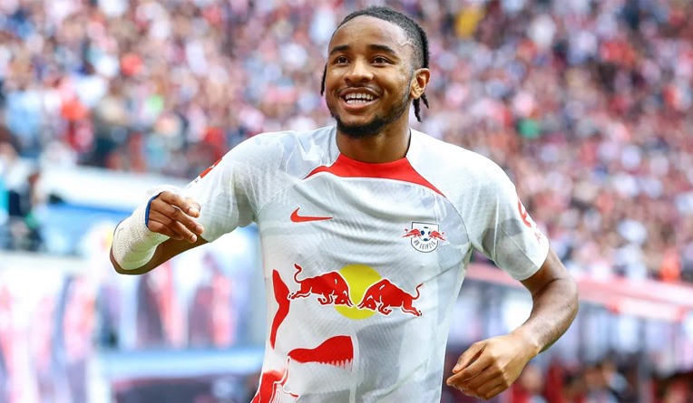 Nkunku cực kỳ đa năng và có thể chơi nhiều vị trí trên hàng công Chelsea. Ảnh: Bundesliga