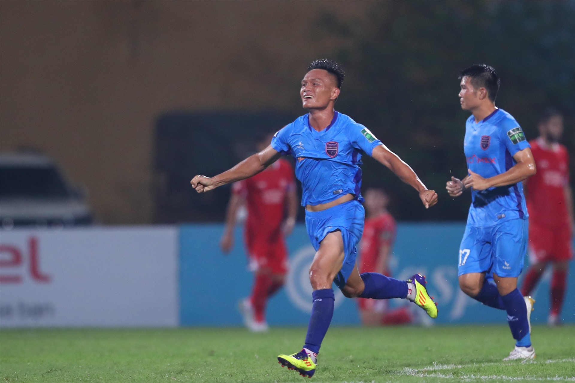 Quang Hùng có bàn thắng đầu tiên kể từ khi trở lại với bóng đá chuyên nghiệp. Ảnh: Minh Dân