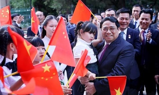 Thủ tướng Chính phủ Phạm Minh Chính với cộng đồng người Việt Nam tại Trung Quốc. Ảnh: TTXVN