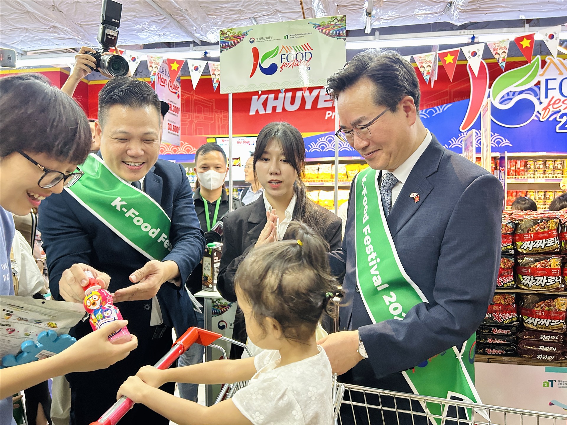 Sản phẩm đến từ Hàn Quốc trong hệ thống WinMart_WinMart+ luôn được khách hàng ưa chuộng. Ảnh: WinCommerce