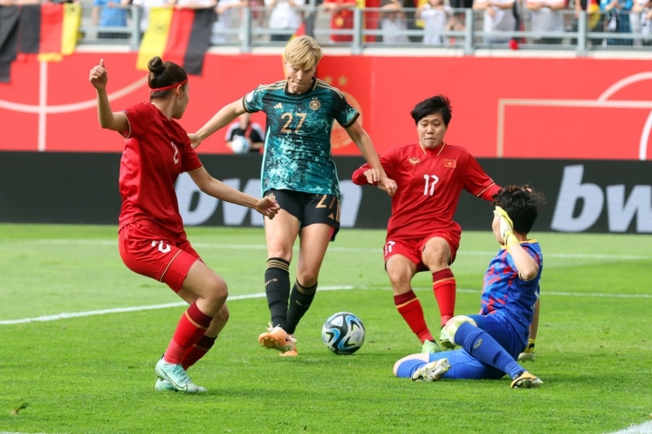 Tuyển nữ Việt Nam trong trận thua 1-2 trước tuyển Đức. Ảnh: LĐBĐ Đức