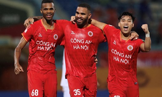 Câu lạc bộ Công an Hà Nội dẫn đầu bảng xếp hạng V.League 2023 sau vòng 12. Ảnh: Minh Dân