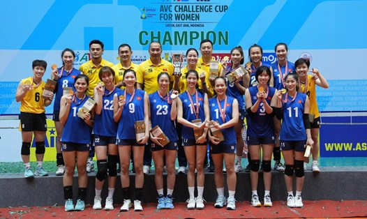 Đội tuyển bóng chuyền nữ Việt Nam giành chức vô địch AVC Challenge Cup 2023. Ảnh: VFV