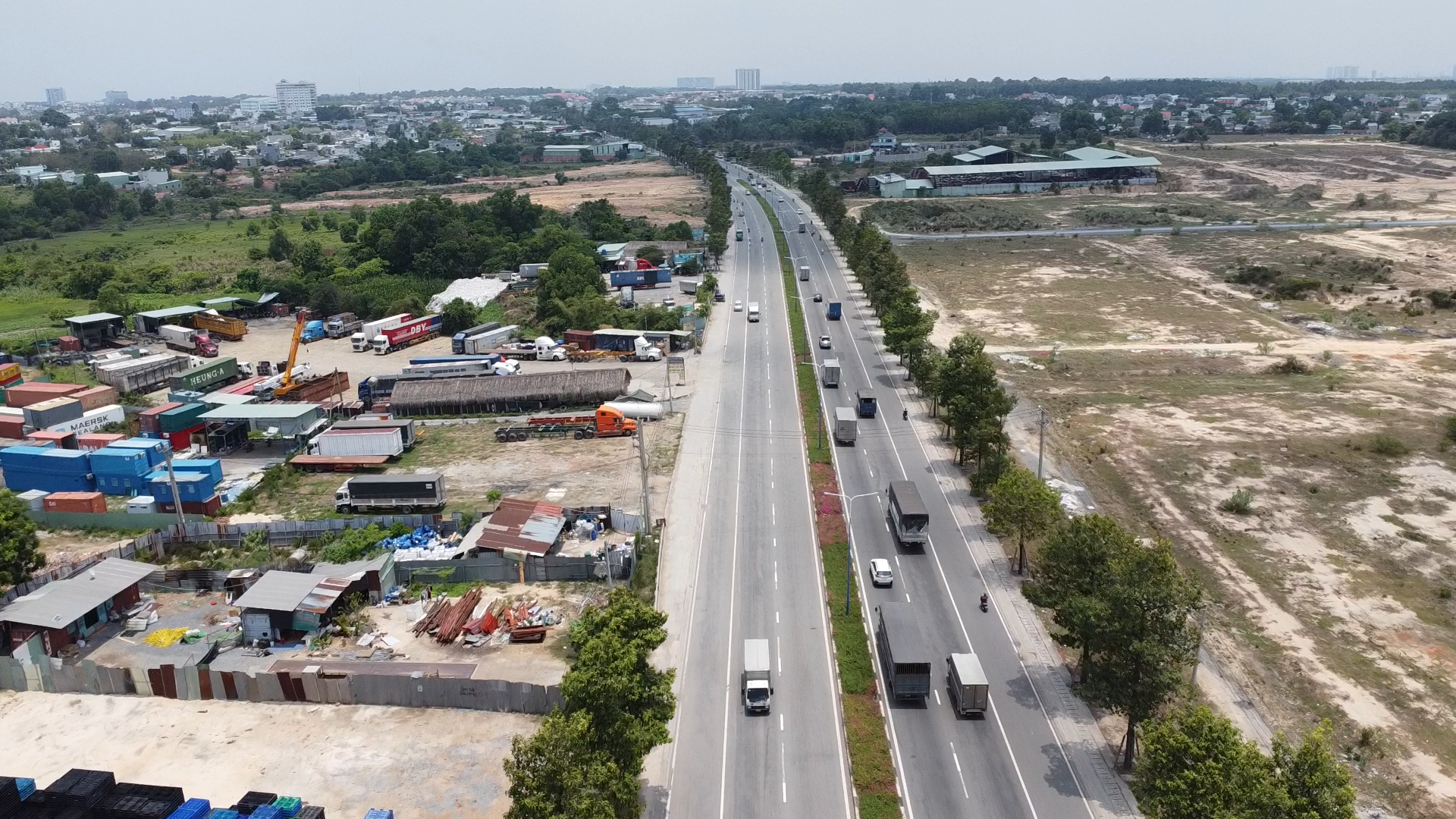 Đây là đường Mỹ Phước Tân Vạn và bãi đất trống giáp ranh thành phố Thuận An và thành phố Thủ Dầu Một. Khu vực này sẽ được xây dựng nút giao Bình Chuẩn 