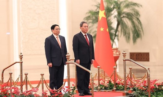 Thủ tướng Trung Quốc Lý Cường chủ trì lễ đón Thủ tướng Chính phủ Phạm Minh Chính. Ảnh: TTXVN