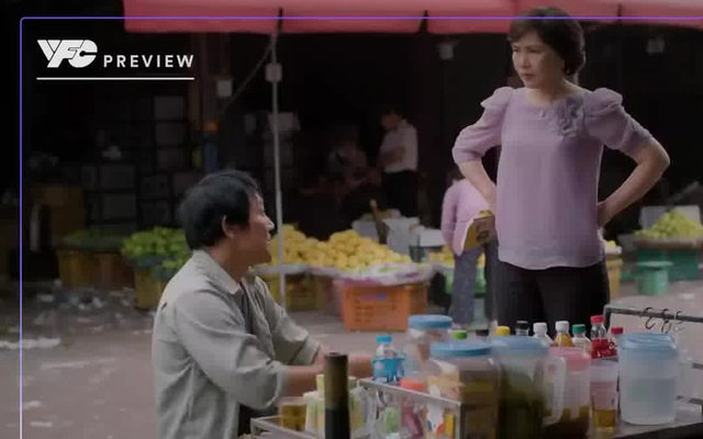 Diễn viên Anh Thơ đảm nhận vai Hòa, chủ sạp hoa quả tại khu chợ mà Lưu, Luyến, Bình, Điền đang mưu sinh. Ảnh: Nhà sản xuất cung cấp