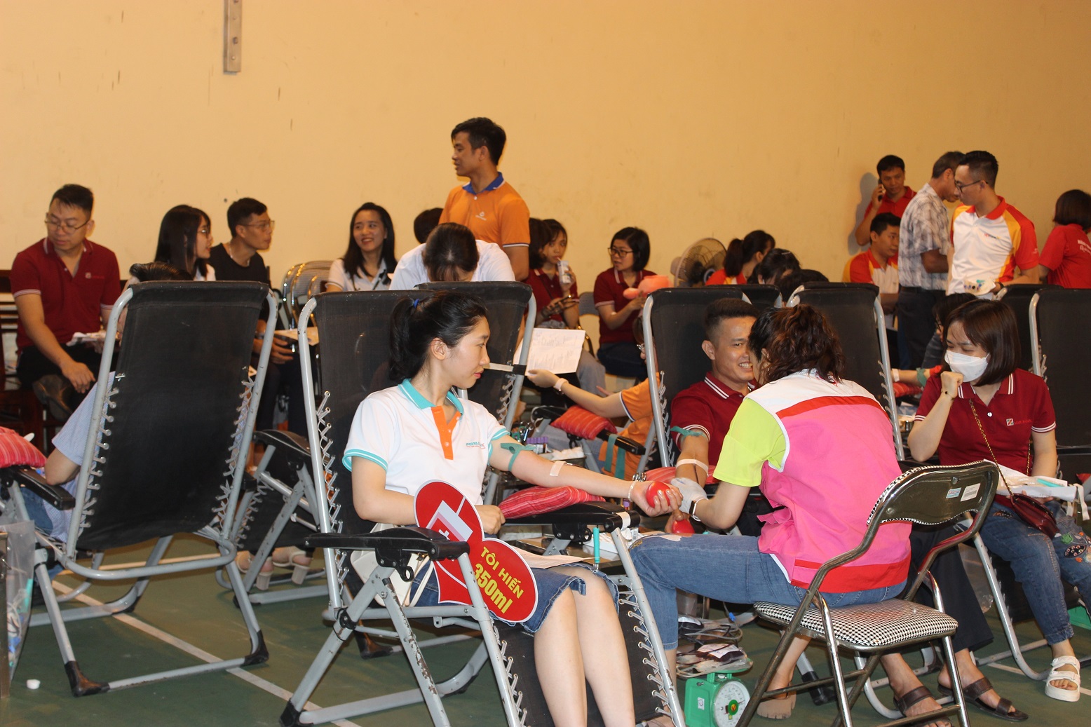 Đoàn công đoàn ngành Ngân hàng tỉnh Điện Biên tham gia hiến máu tình nguyện. Ảnh: Công đoàn Ngân hàng VN