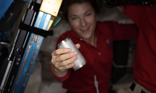 Các hệ thống tái chế nước giúp phi hành gia không còn phải lo lắng về nước uống trong vũ trụ và chuyên tâm vào sứ mệnh. Ảnh: NASA