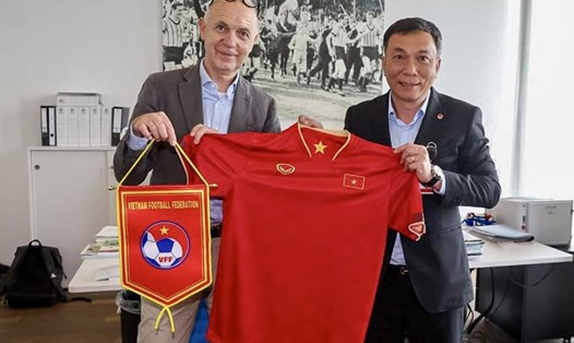 Chủ tịch Liên đoàn bóng đá Việt Nam Trần Quốc Tuấn có buổi làm việc với Chủ tịch Liên đoàn bóng đá Đức. Ảnh: VFF