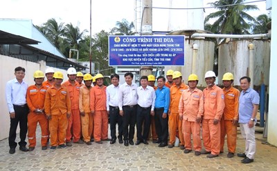 Công đoàn Công ty Điện lực Trà Vinh gắn biển công trình chào mừng Đại hội Công đoàn Công ty Điện lực Trà Vinh lần thứ XI nhiệm kỳ 2023-2028. Ảnh: CĐ Điện lực Trà Vinh