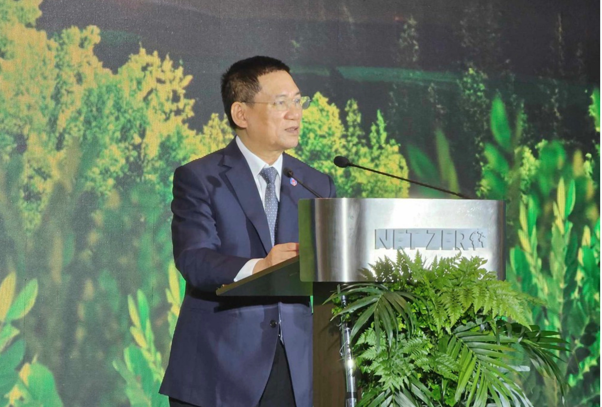 Bộ trưởng Bộ Tài chính Hồ Đức Phớc nhấn mạnh chuyển đổi xanh là chặng đường dài với nhiều khó khăn. Ảnh: Long Trần  