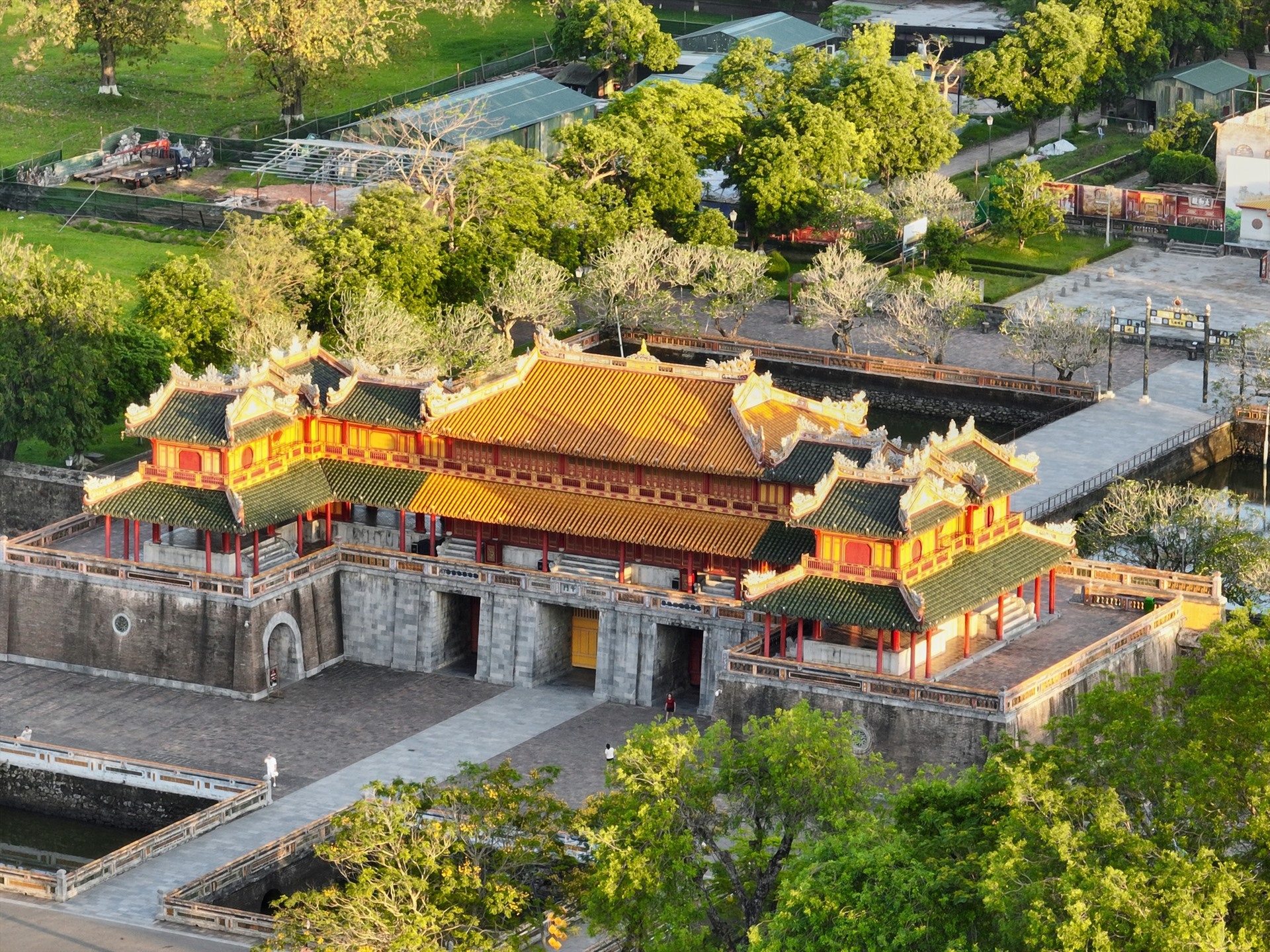 Kiến trúc đồ sộ của Đại Nội Huế và lăng tẩm vua triều Nguyễn từ trên cao