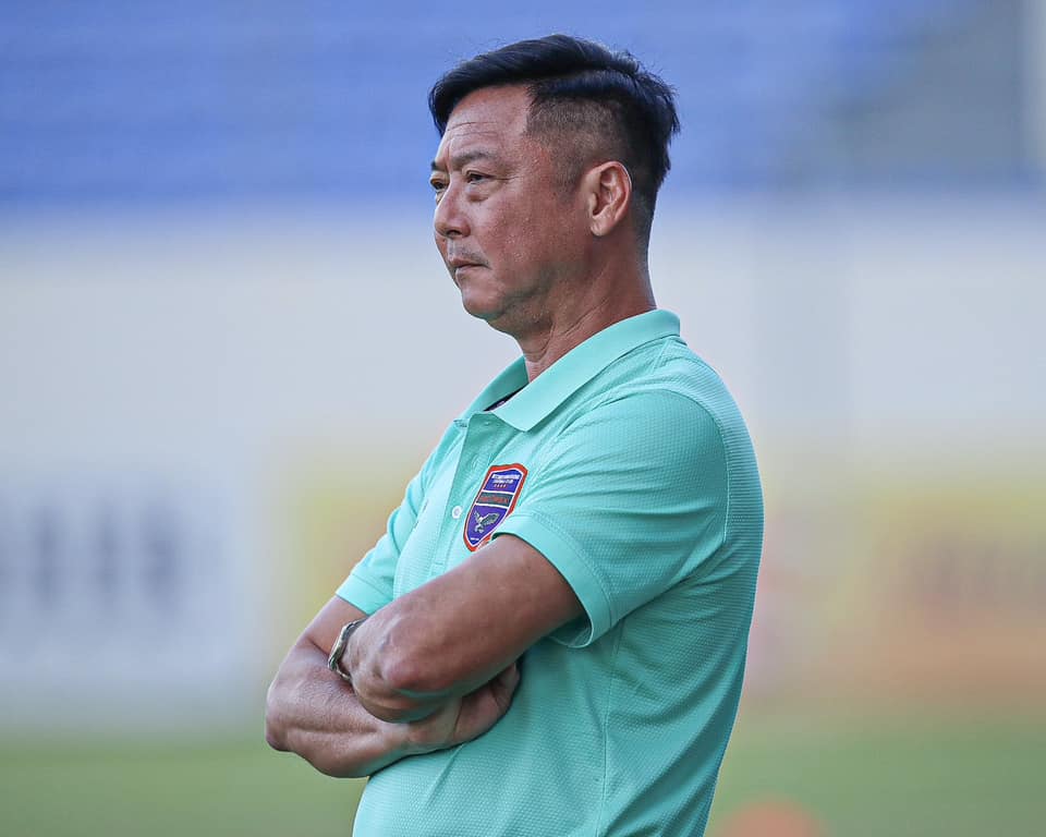 Huấn luyện viên Lê Huỳnh Đức còn 5 trận đấu để “định đoạt” số phận của câu lạc bộ Bình Dương ở mùa giải năm nay. Ảnh: VPF