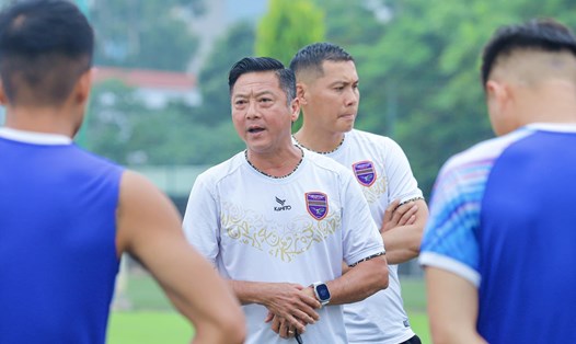 Huấn luyện viên Lê Huỳnh Đức vẫn chưa thể cải thiện được tình hình và mang tới những tín hiệu tích cực cho Câu lạc bộ Bình Dương. Ảnh: Bình Dương FC