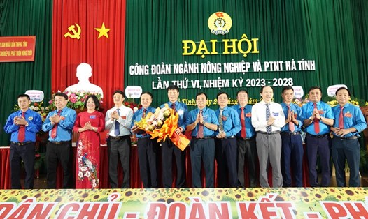 Ra mắt Ban chấp hành Công đoàn ngành NNPTNT Hà Tĩnh nhiệm kỳ 2023 - 2028. Ảnh: Trần Tuấn.