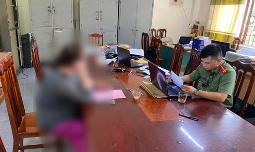 Người phụ nữ bị phạt 7,5 triệu đồng vì báo chốt CSGT lên mạng. Ảnh: Công an Bắc Kạn