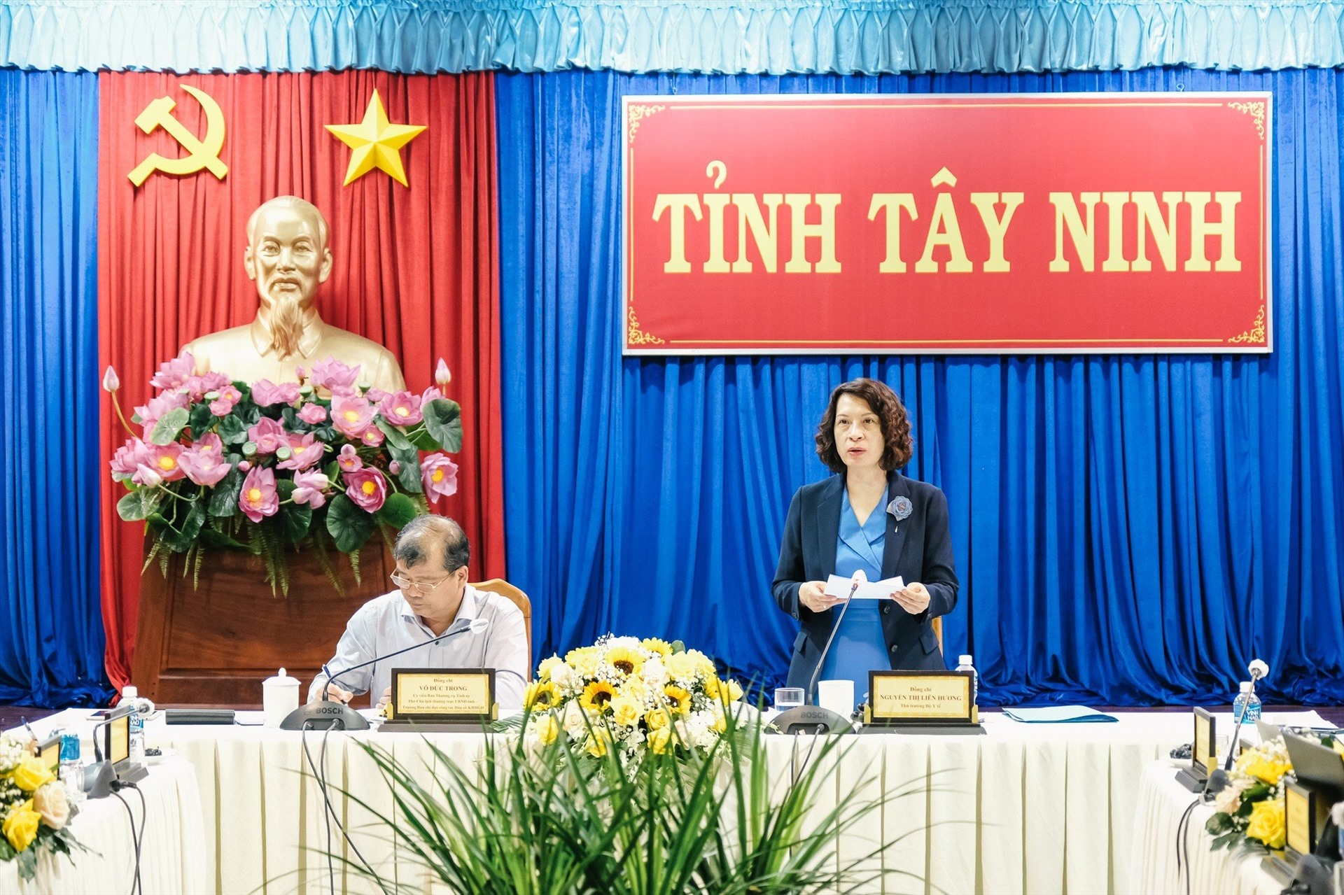 Thứ trưởng Bộ Y tế tại buổi làm việc tại tỉnh Tây Ninh về công tác dân số. Ảnh: Bộ Y tế cung cấp