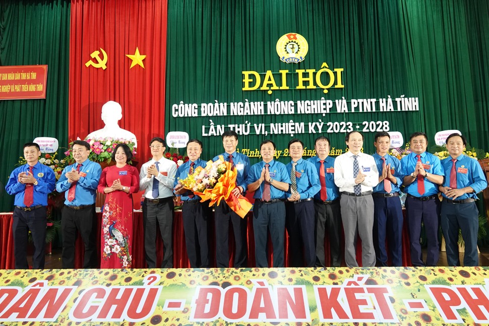 Ra mắt Ban chấp hành Công đoàn ngành NNPTNT Hà Tĩnh nhiệm kỳ 2023 - 2028. Ảnh: Trần Tuấn.