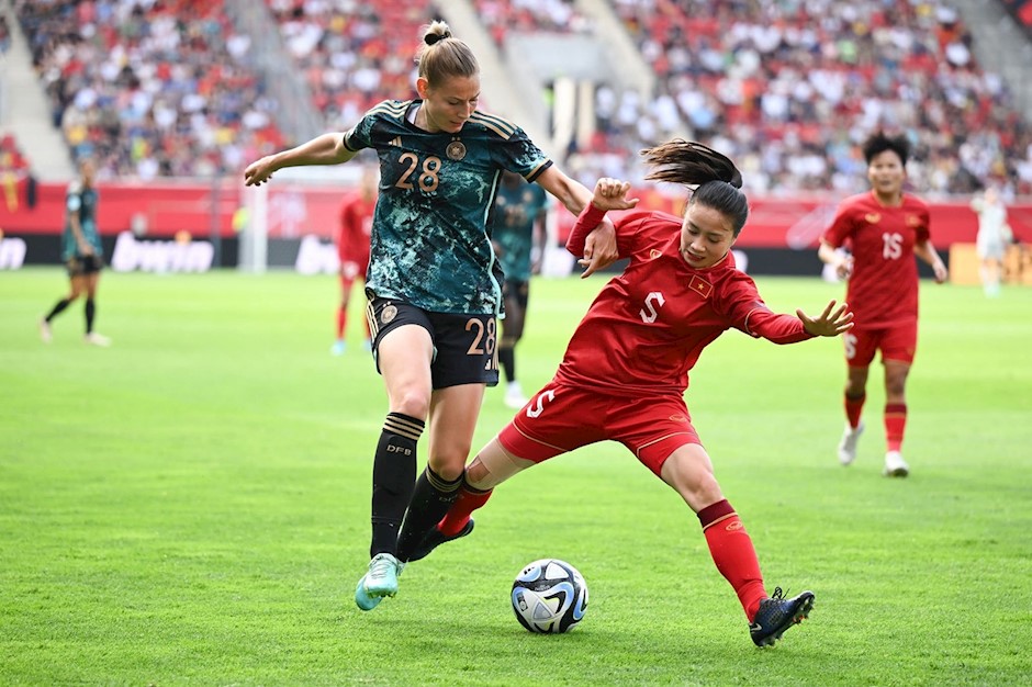 Dù thua tuyển nữ Đức 1-2 nhưng màn trình diễn của tuyển nữ Việt Nam đã khác rất nhiều. Ảnh: Bild