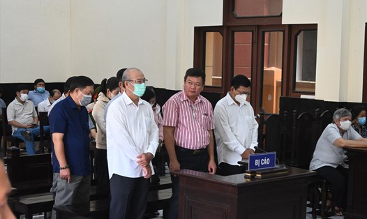 Các bị cáo tại phiên toà sơ thẩm lần 2 nghe Hội đồng xét xử TAND tỉnh Tiền Giang tuyên án. Ảnh: Thành Nhân