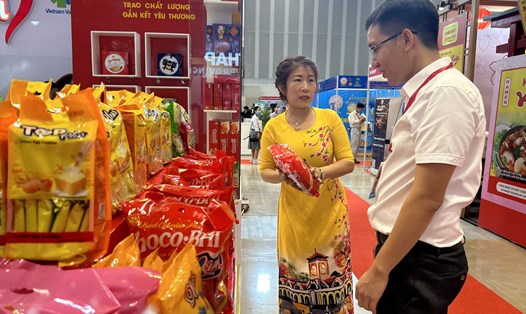 Các doanh nghiệp tham dự HCMC FOODEX 2023 giới thiệu sản phẩm thuộc nhóm sản phẩm lương thực thực phẩm. Ảnh: Hạ Mây