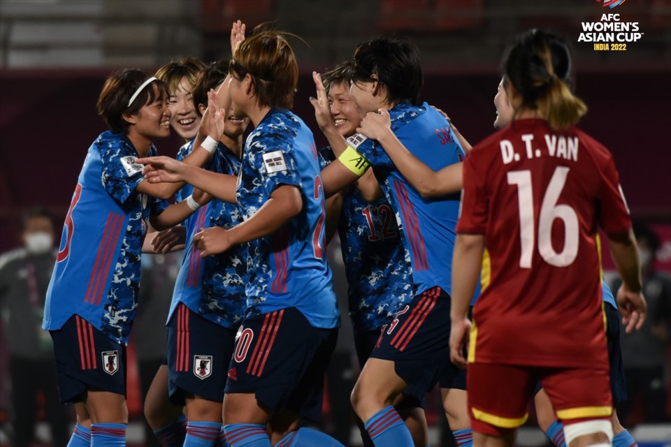 Tuyển nữ Nhật Bản: Đội bóng xứ mặt trời mọc có lần thứ 9 góp mặt tại World Cup, thành tích cao nhất của họ là vô địch năm 2011, á quân năm 2015. Tuyển nữ Nhật Bản đang đứng hạng 11 thế giới. Với dàn sao gồm nhiều cầu thủ đang thi đấu ở châu Âu, Nhật Bản được dự đoán sẽ không khó để vượt qua vòng bảng, nơi họ thi đấu với Tây Ban Nha, Zambia và Costa Rica. Ảnh: AFC