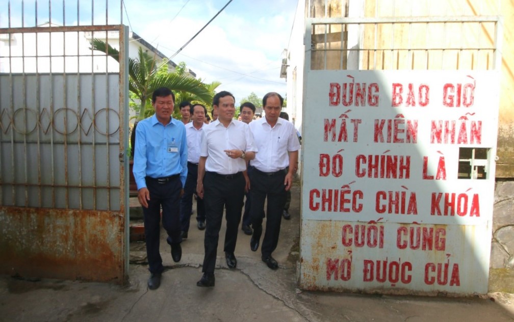 Phó Thủ tướng Trần Lưu Quang thăm cơ sở cai nghiện ma túy thành phố Cần Thơ tại tỉnh Hậu Giang. Ảnh: Tạ Quang