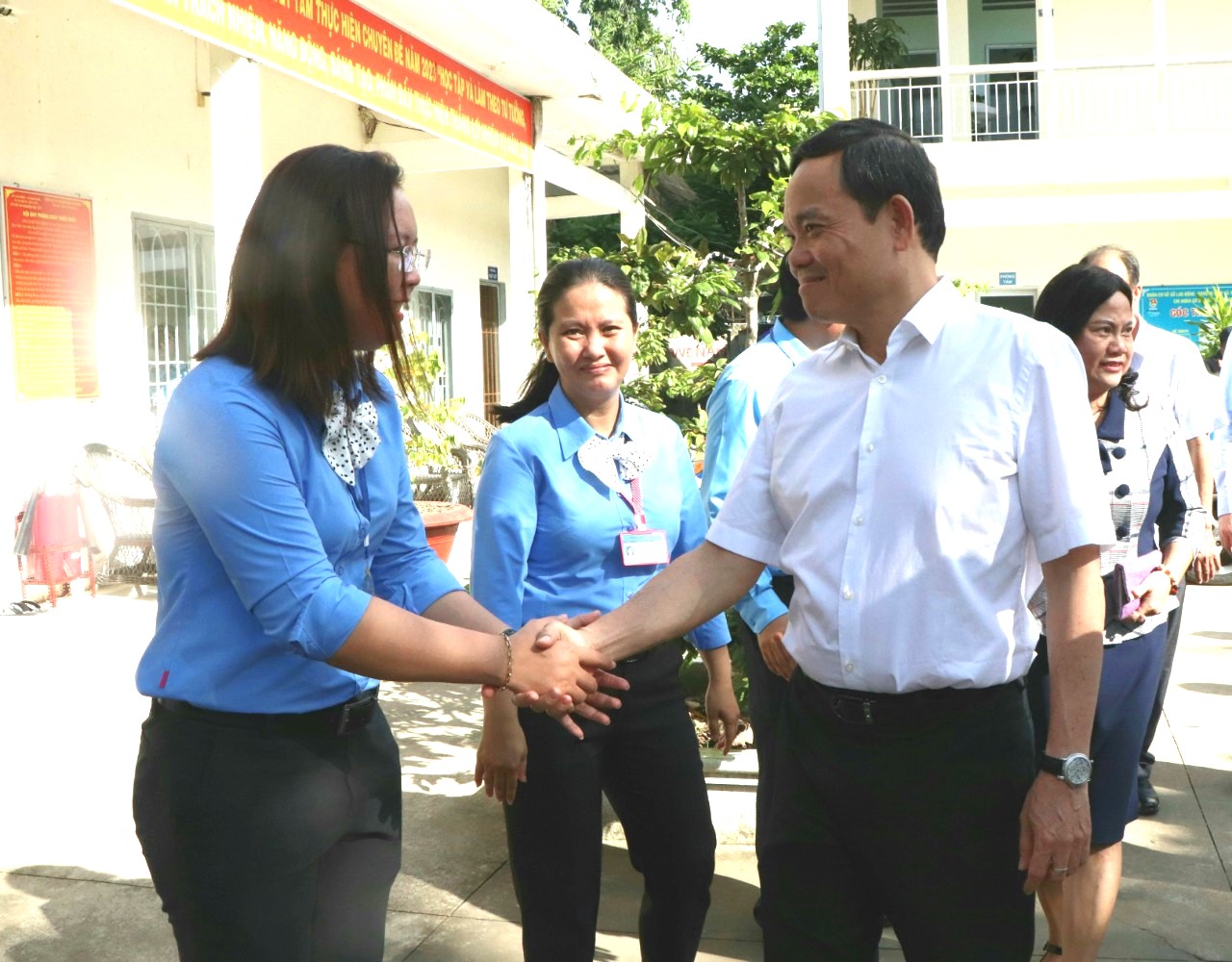 Phó Thủ tướng Trần Lưu Quang thăm, động viện cán bộ cơ sở cai nghiện ma túy TP Cần Thơ tại tỉnh Hậu Giang. Ảnh: Tạ Quang