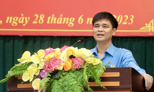 Ông Ngọ Duy Hiểu - Phó Chủ tịch Tổng LĐLĐ Việt Nam, Chủ tịch Công đoàn Viên chức Việt Nam phát biểu chỉ đạo tại Hội nghị. Ảnh: X.H