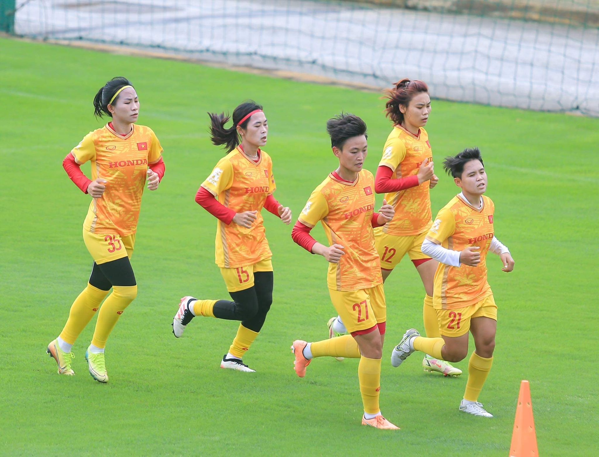 Đội tuyển nữ Việt Nam tăng cường thể lực hàng đầu trước thềm World Cup 2023. Ảnh: Xuân Trang