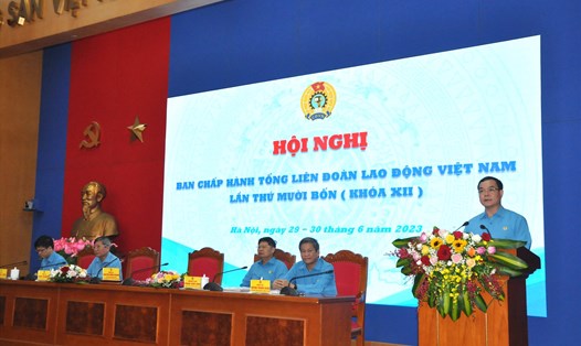 Chủ tịch Tổng Liên đoàn Lao động Việt Nam Nguyễn Đình Khang phát biểu khai mạc hội nghị. Ảnh: Quế Chi