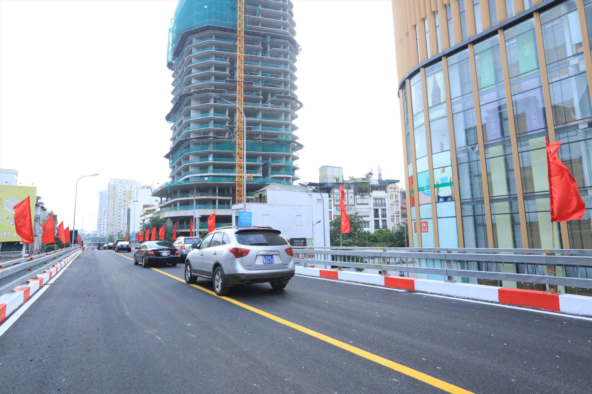 Cầu vượt chữ C 150 tỉ đồng ở Hà Nội chính thức thông xe. Ảnh: Hải Nguyễn