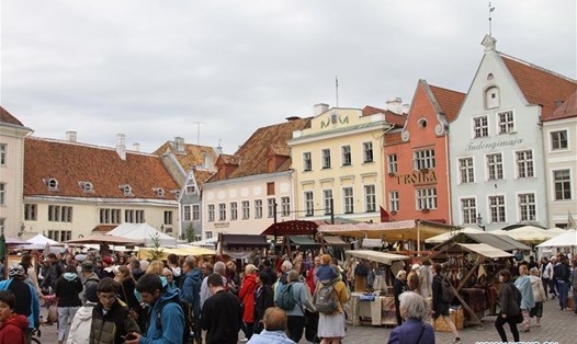 Khu chợ tại phố cổ ở Tallinn, Estonia. Ảnh: Xinhua