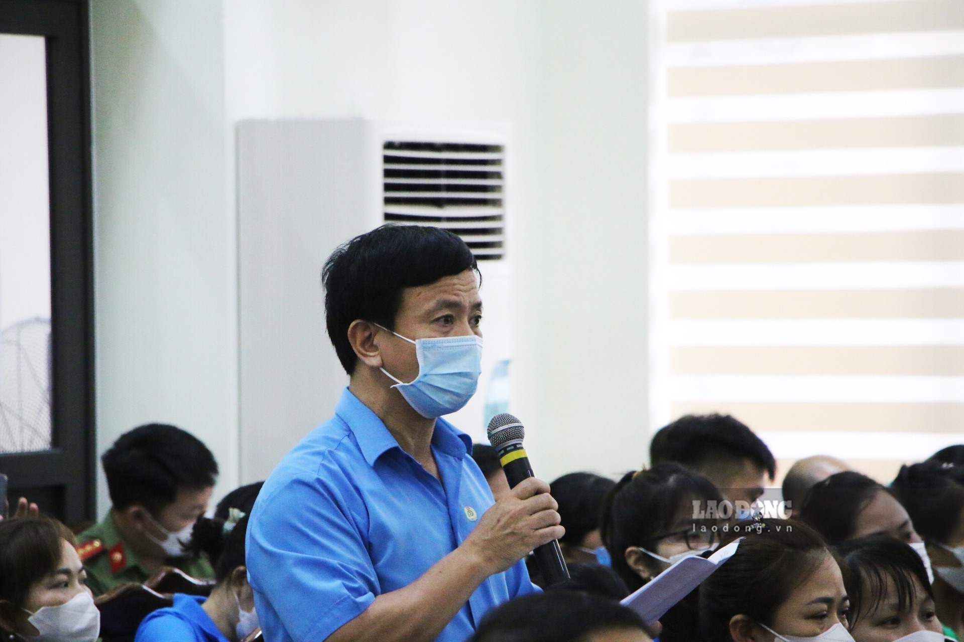 Đoàn viên, công nhân tỉnh Tuyên Quang kiến nghị những khó khăn, vướng mắc với lãnh đạo tỉnh tại cuộc đối thoại. Ảnh: Nguyễn Tùng